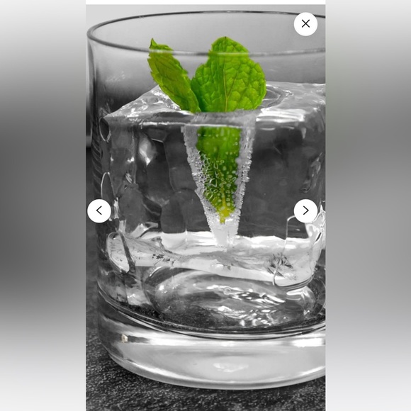 New Honest Ice Maelstrom shot silicone ice cube mold / tray - Picture 2 of 11